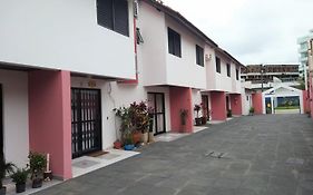 Triplex White em Caiobá-Matinhos-Pr a 200 mt do mar